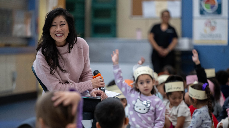 Watch Olympian Kristi Yamaguchi promote literacy at Sacramento elementary school