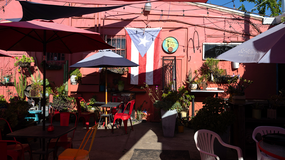 Al fresco dining in Sacramento, Cofer files complaint. Top Bee stories for May 15