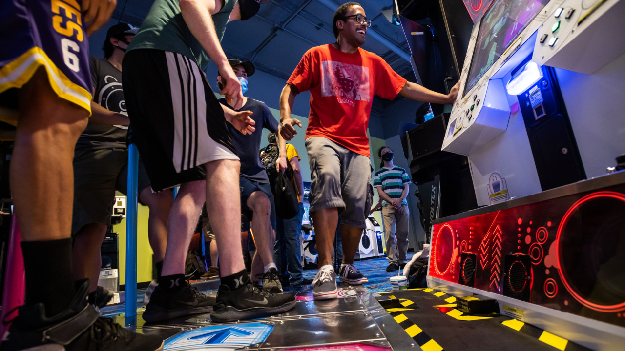 See opening day play at Round1 Bowling and Amusement in Westfield Galleria at Roseville