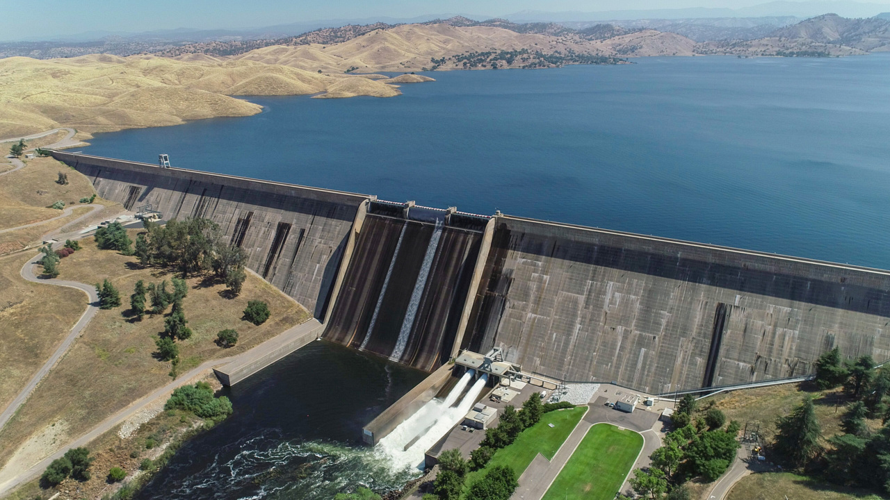 See Millerton Lake at maximum capacity in this drone video