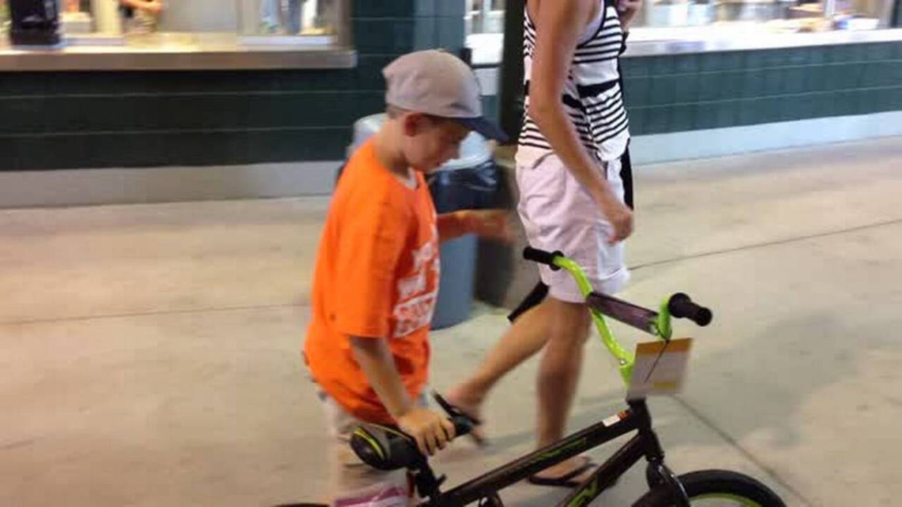 100 lucky kids get free bikes as Pelicans celebrate Splash's birthday