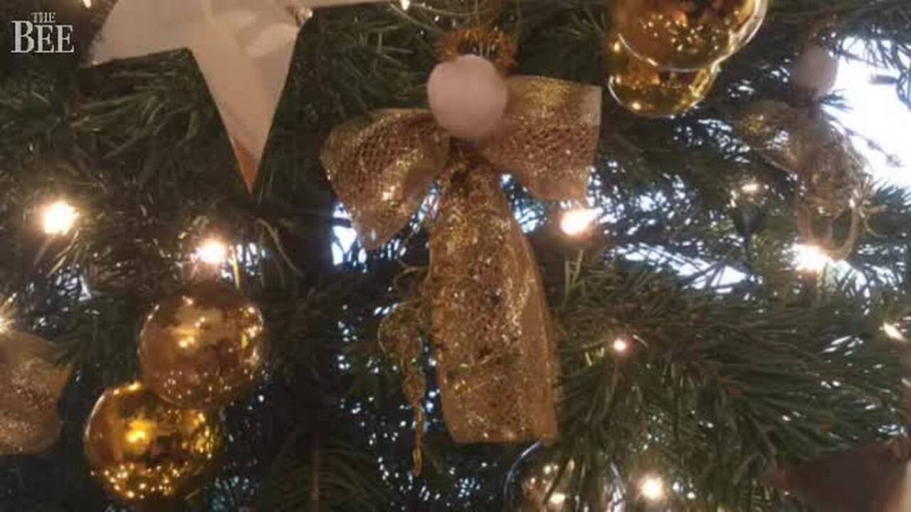 With lots of ribbon and cotton balls, how to craft an exquisite Christmas tree