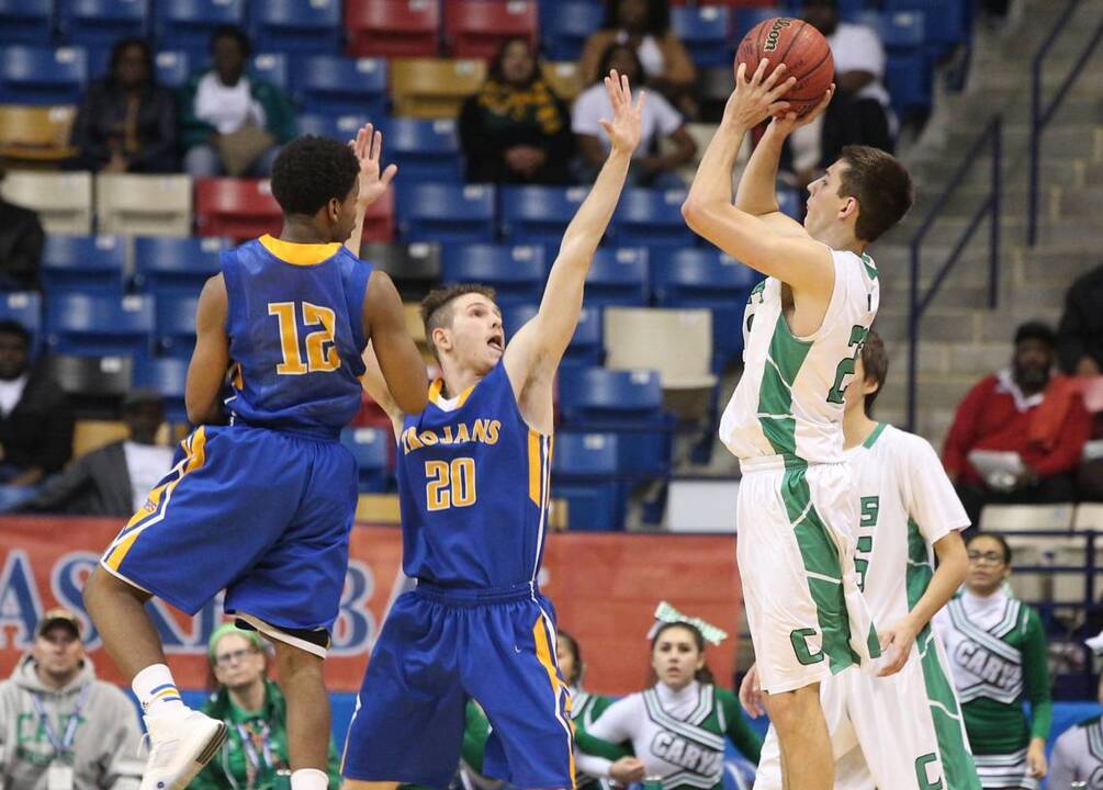 Gensler's 3-pointer beats Garner at the buzzer