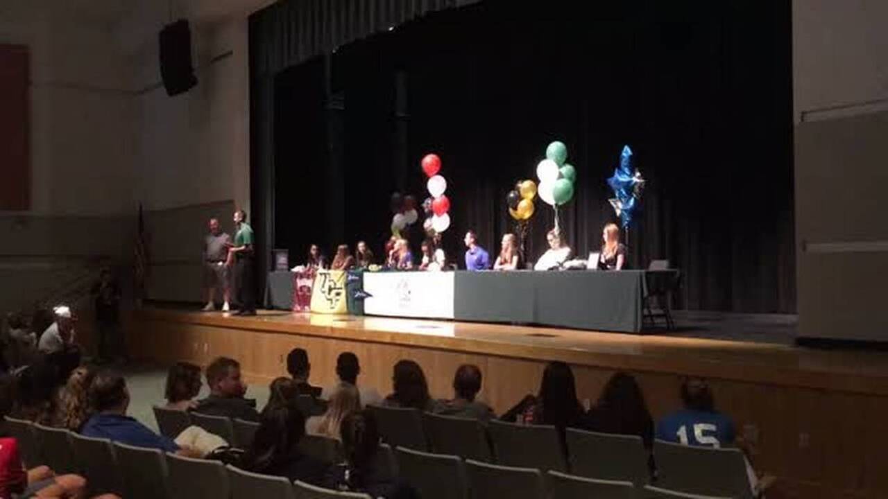 Lakewood Ranch’s LaDazhia Williams signs with South Carolina for basketball