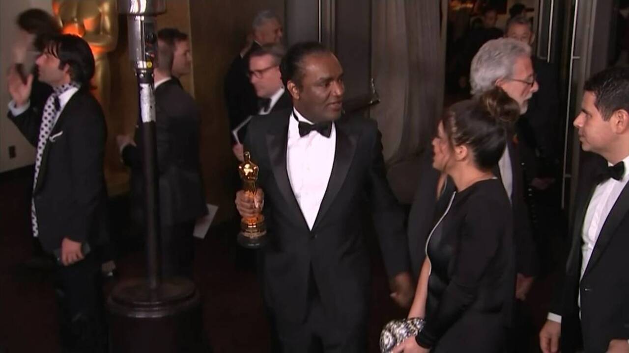 Video appears to show man leaving Oscars ball with McDormand’s trophy