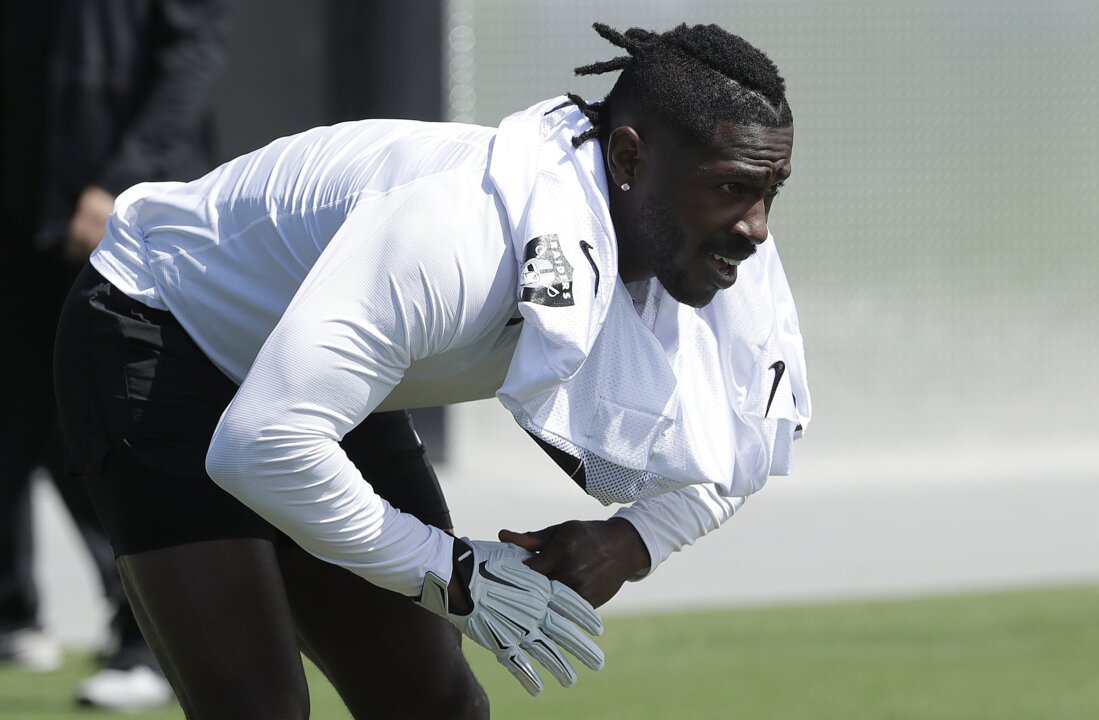 Raiders’ Antonio Brown leading by example by challenging his teammates