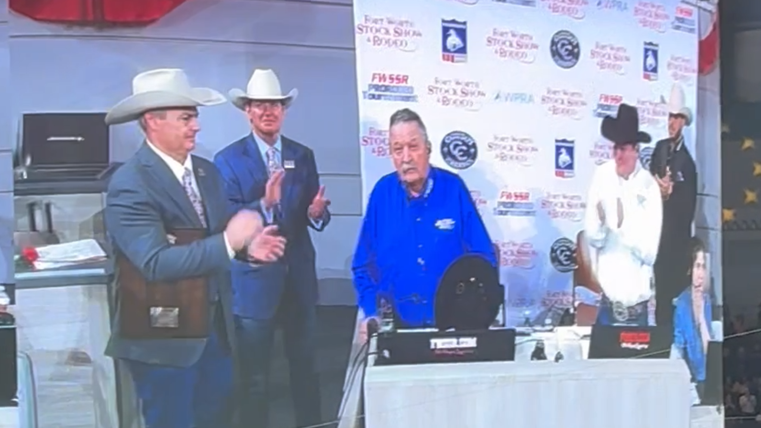 Fort Worth rodeo honors its voice, Bob Tallman