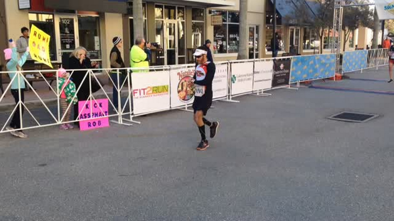 More than 400 defy cold to run half marathon at Lakewood Ranch 