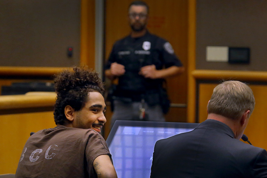 Murder suspect Isaiah Combs reacts to bail amount in Benton Superior ...