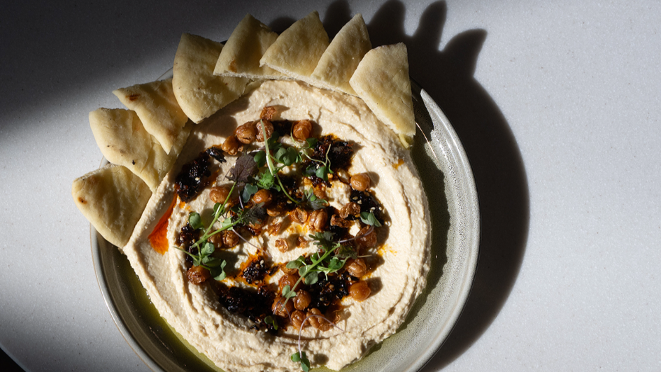 Allora owners open Aiona in former Esquire Grill location