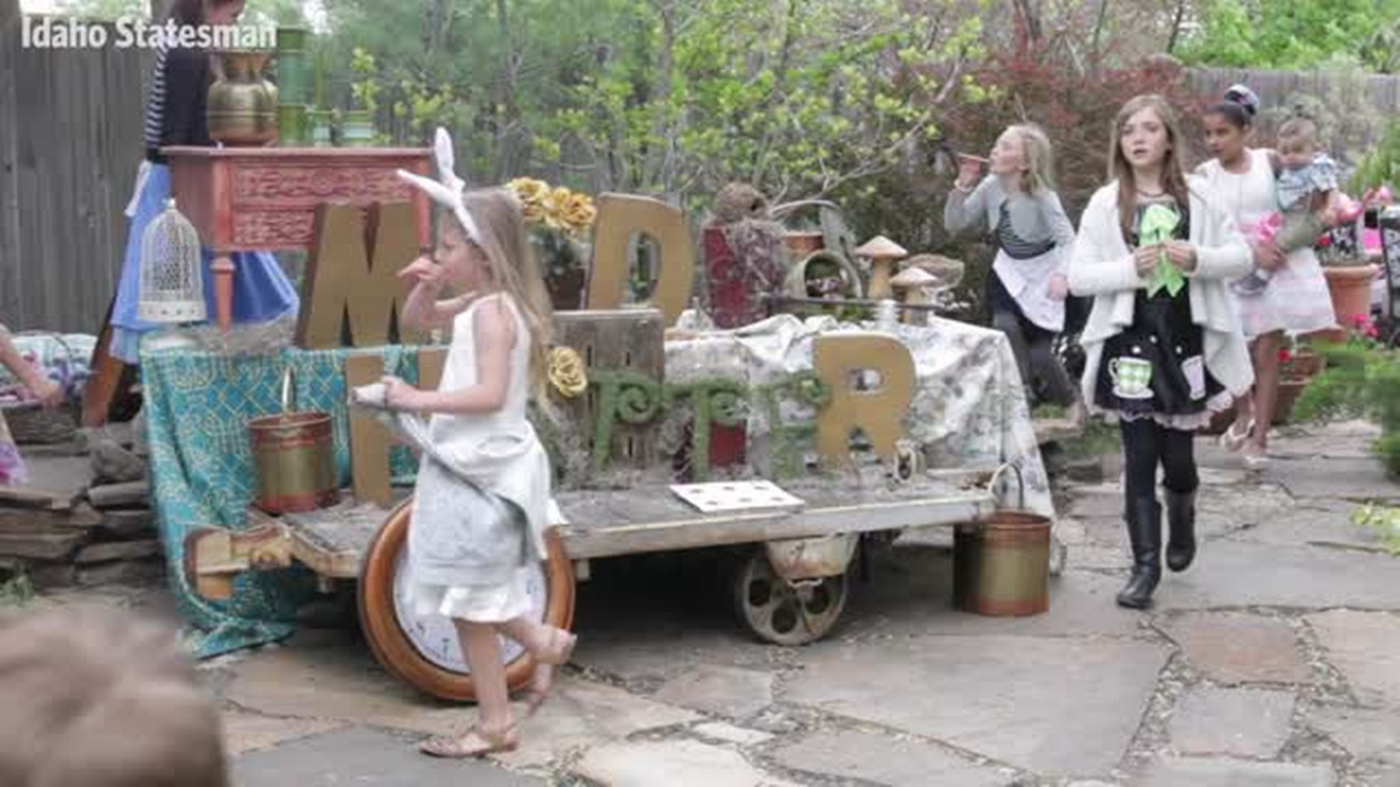 Boise couple hosts Alice in Wonderland tea party in their garden