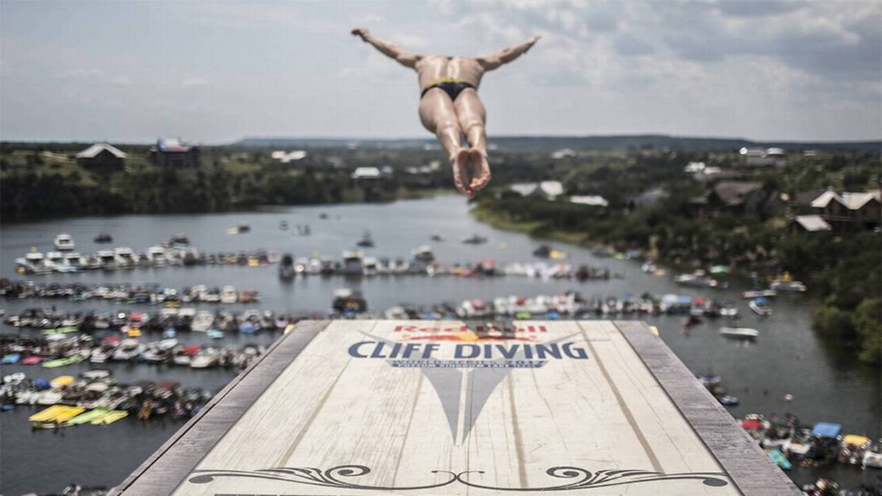 Cliff divers take the plunge from 88 feet up