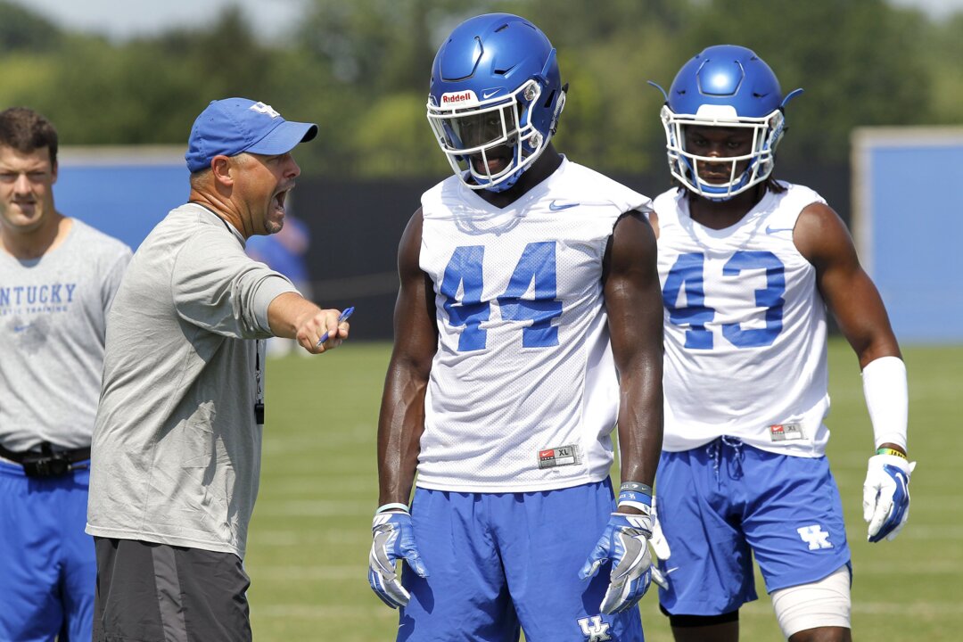 Links: Benny Snell, Landon Young, Jedrick Wills, plus Alabama downsizing