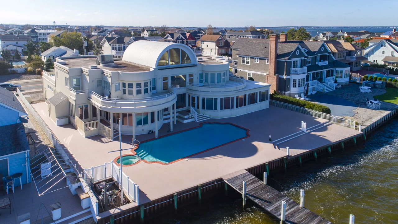 Step inside Joe Pesci’s  longtime waterfront Jersey Shore mansion