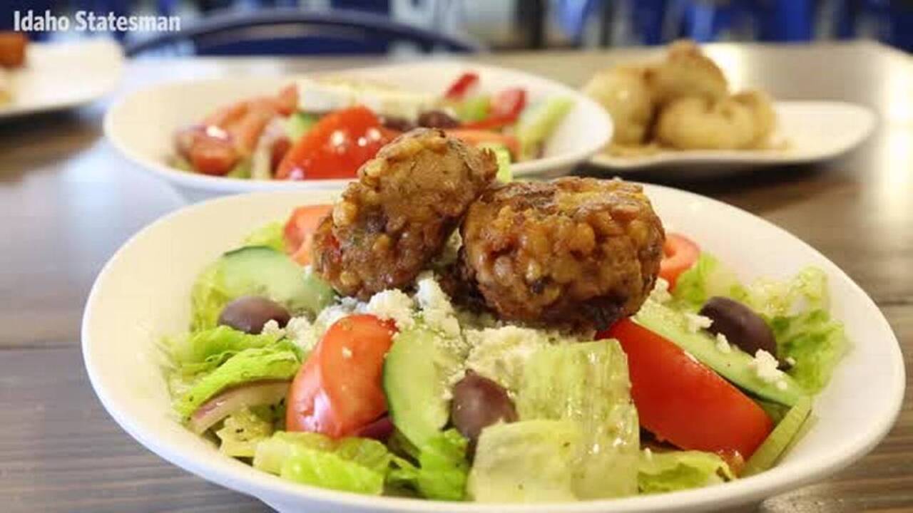 Meraki serves street-style gyros in BoDo