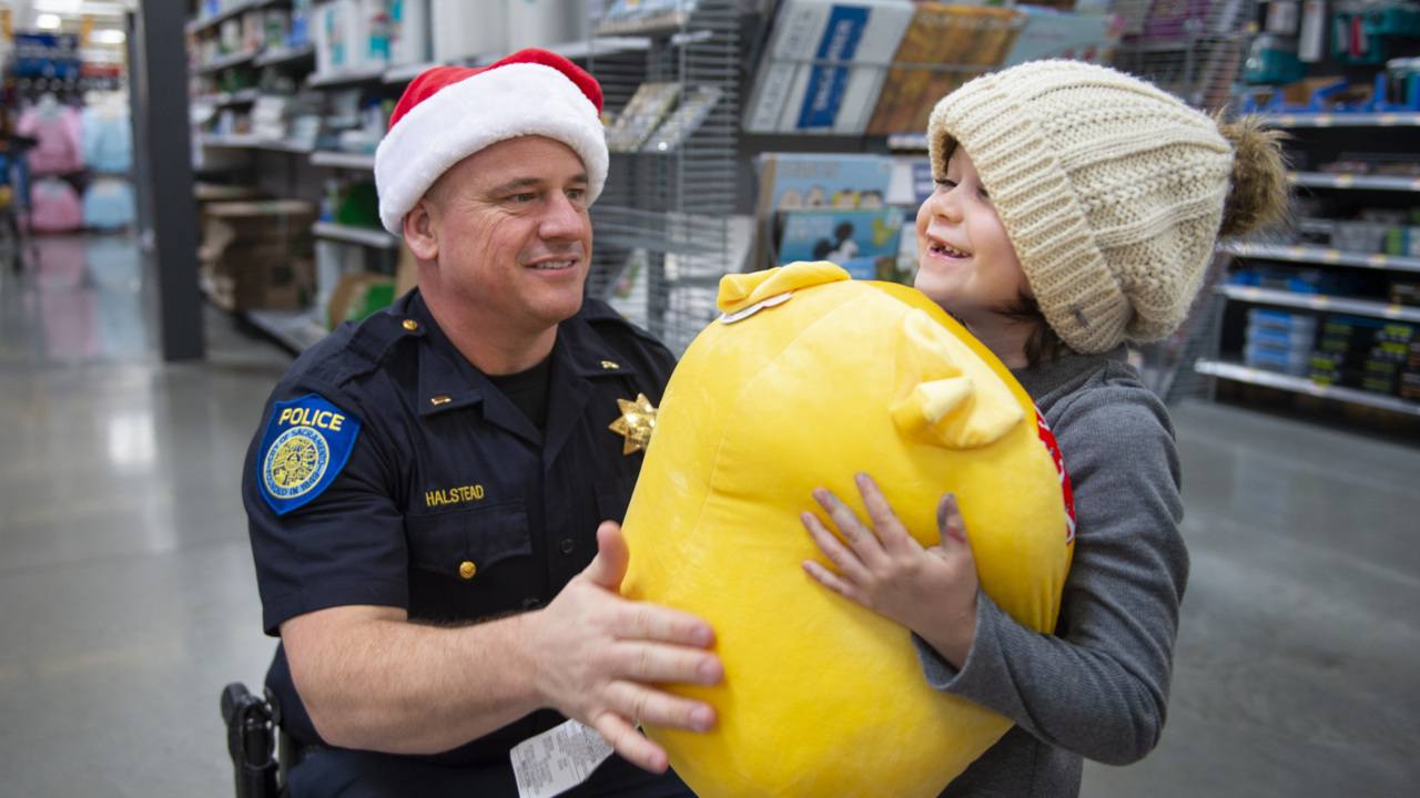 See Sacramento cops take kids on Christmas shopping spree
