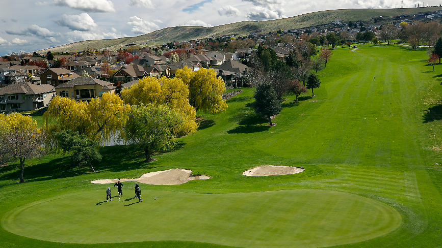 Tri-Cities course swings for bigger slice of golf pie