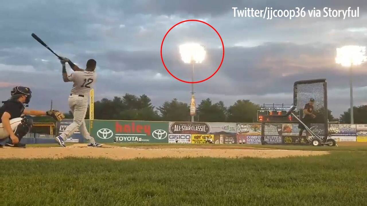 Pelicans' Jimenez smashes stadium light with monster home run