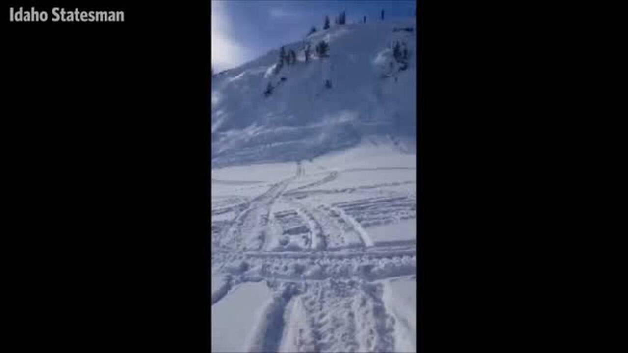 Watch avalanche descend on snowmobilers