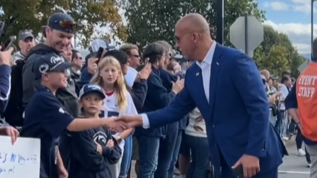 Penn State coach Franklin greets fans as he and the team arrive for homecoming