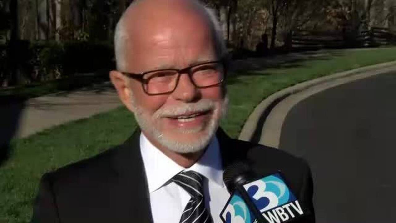 Fallen evangelist Jim Bakker and wife pay their respects to Billy Graham in Charlotte