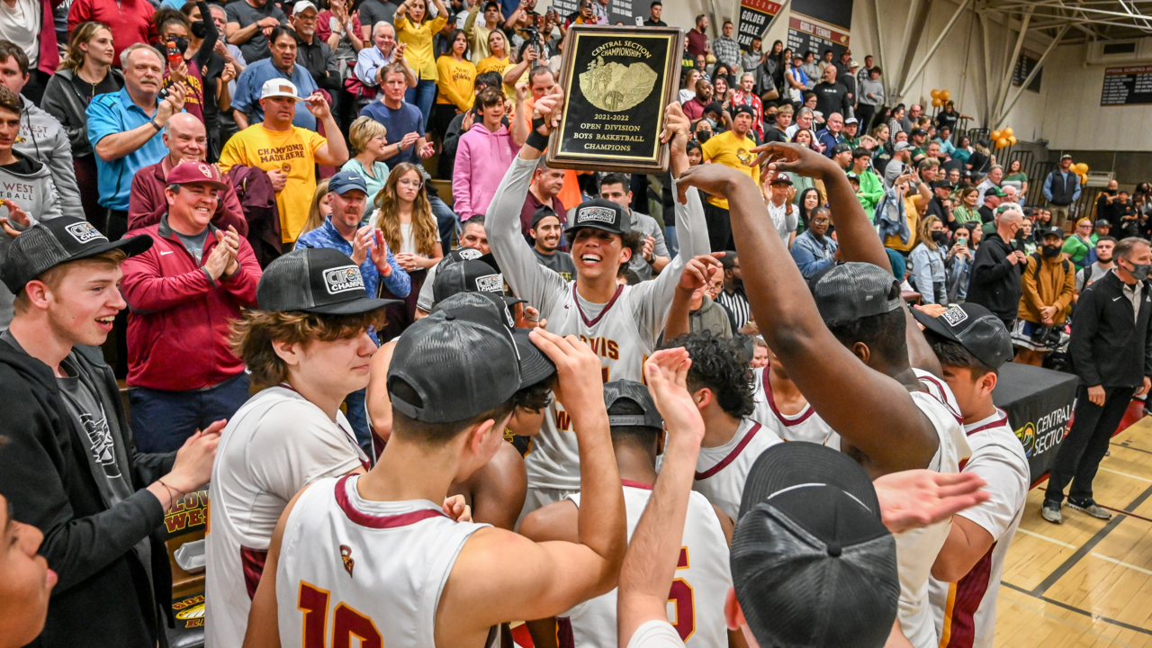 Clovis West boys basketball finds a way to win after being down 20 points against St. Joseph