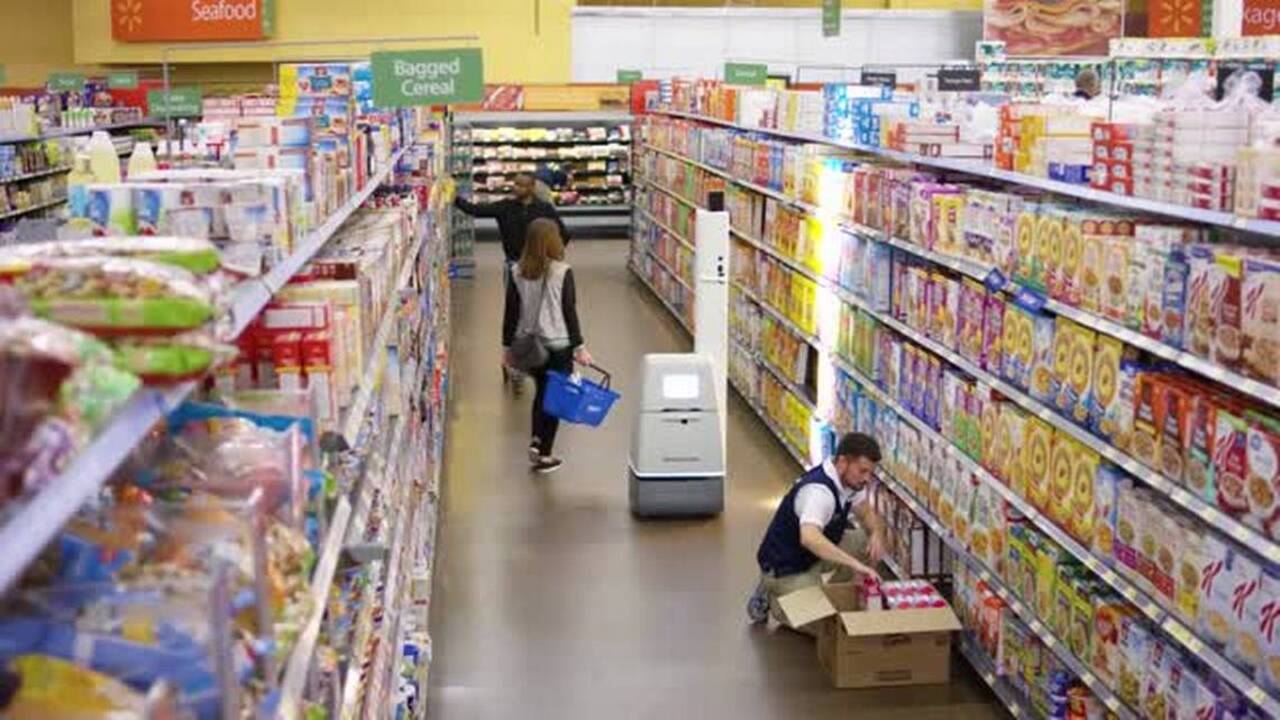 Bossa Nova robot navigates autonomously and use AI for on-shelf inventory analysis