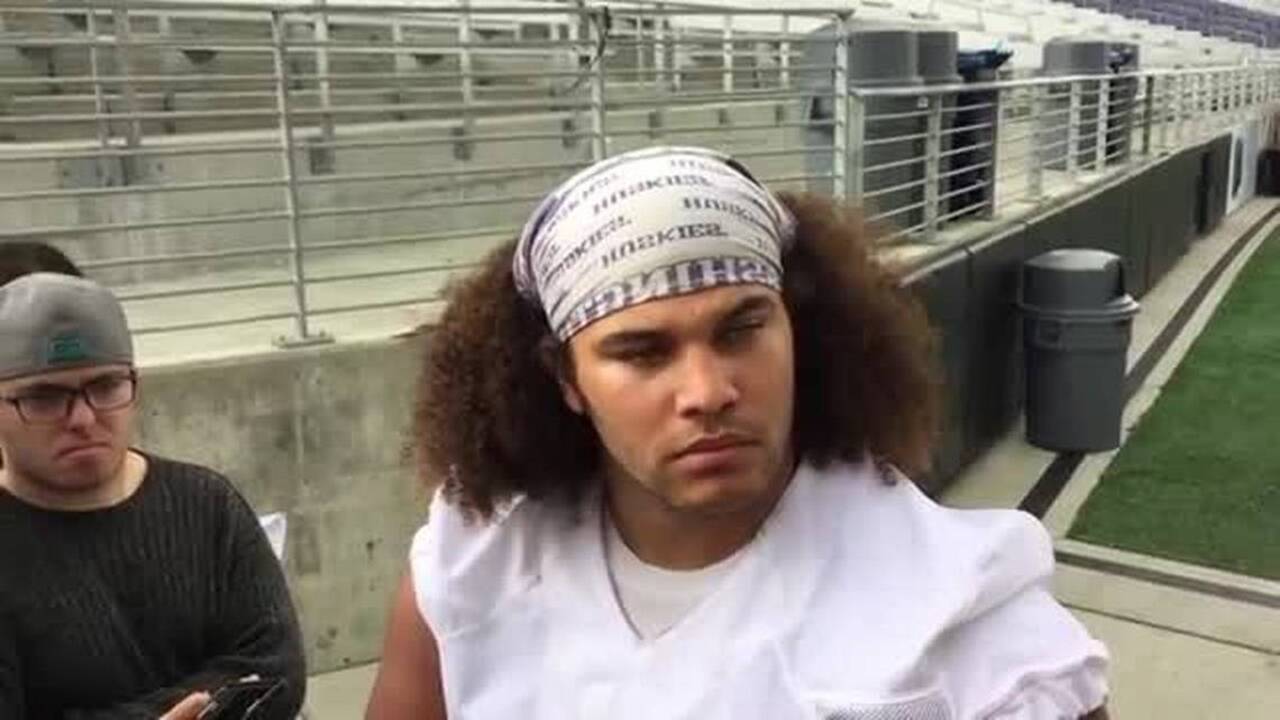 DT Elijah Qualls says Huskies blocking out hype