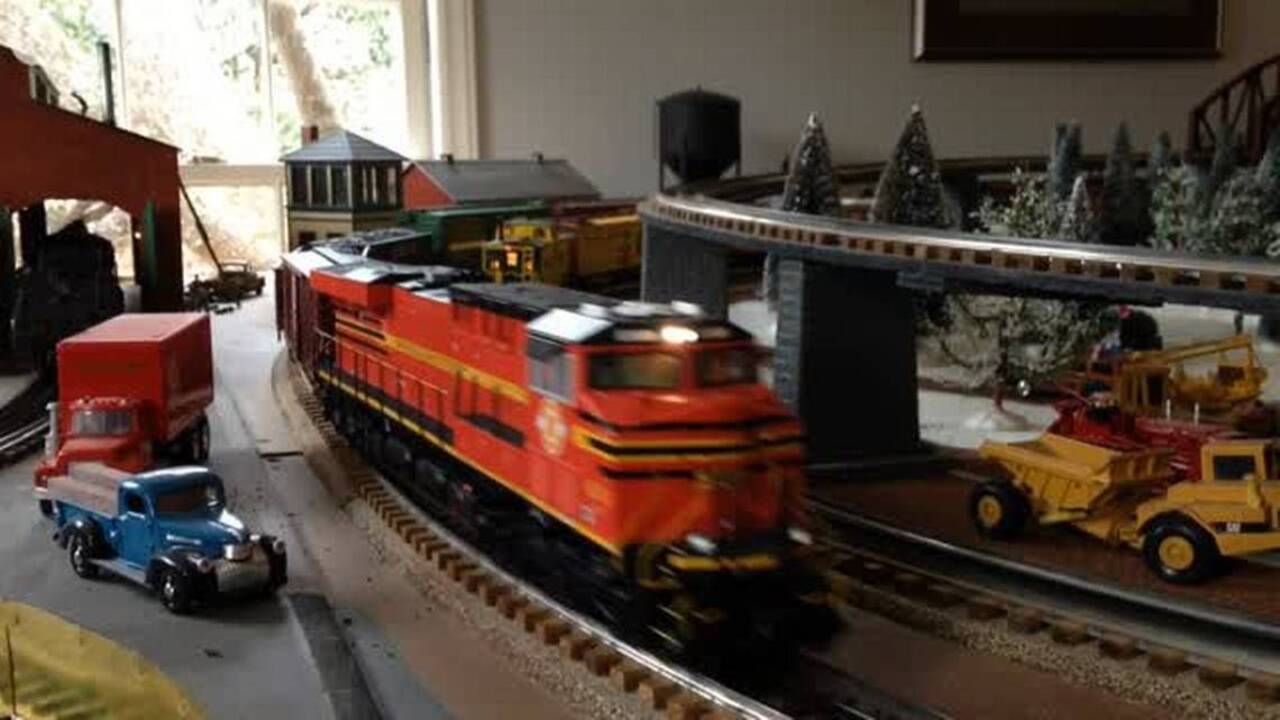 Matthews museum is all aboard for Johnson family’s train collection