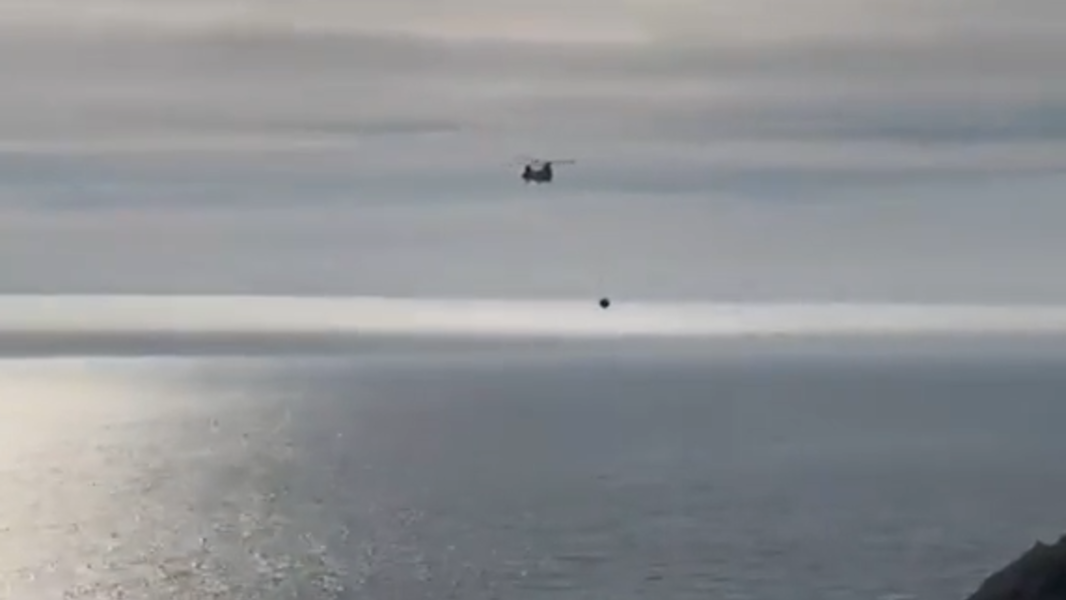 Helicopter dips in ocean to douse Timber Fire