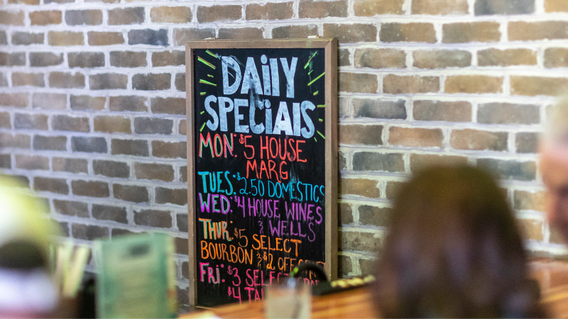 Birdies & Barrels offers golf simulator, more than 100 bourbons