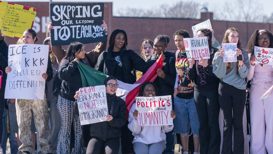 Hundreds of students walk out of school in Lee’s Summit to protest ICE activity