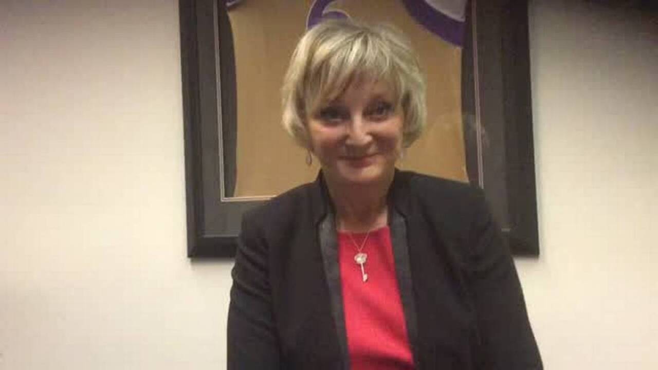 Anything goes as author Catherine Coulter –‘a fireball’ – addresses Bee Book Club