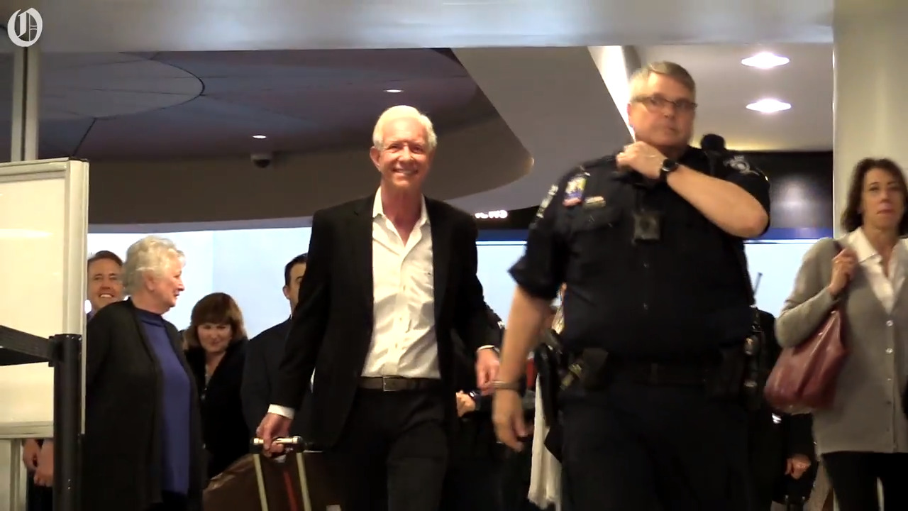 Miracle on the Hudson passenger chooses novel way to face fear of flying