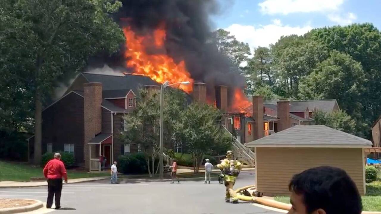 Townhomes ablaze in North Raleigh