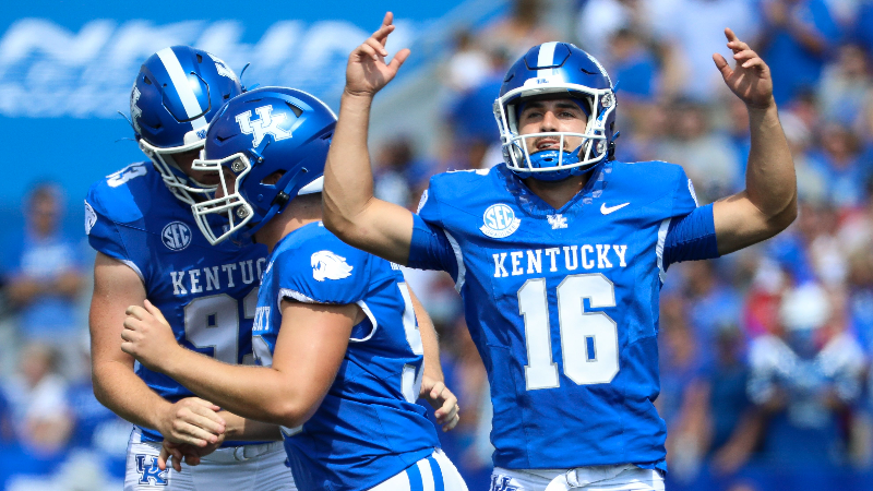 Kentucky football likes demeanor of kicker Alex Raynor