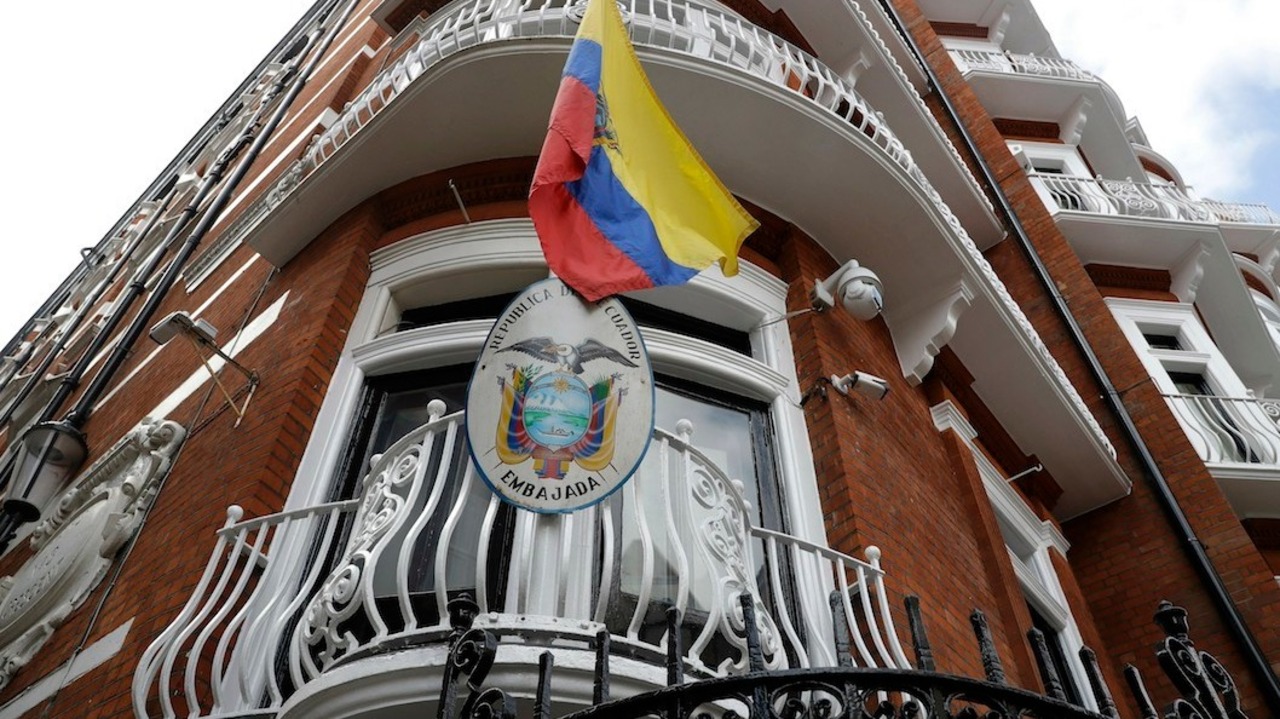 Ecuador withdraws Julian Assange’s asylum status