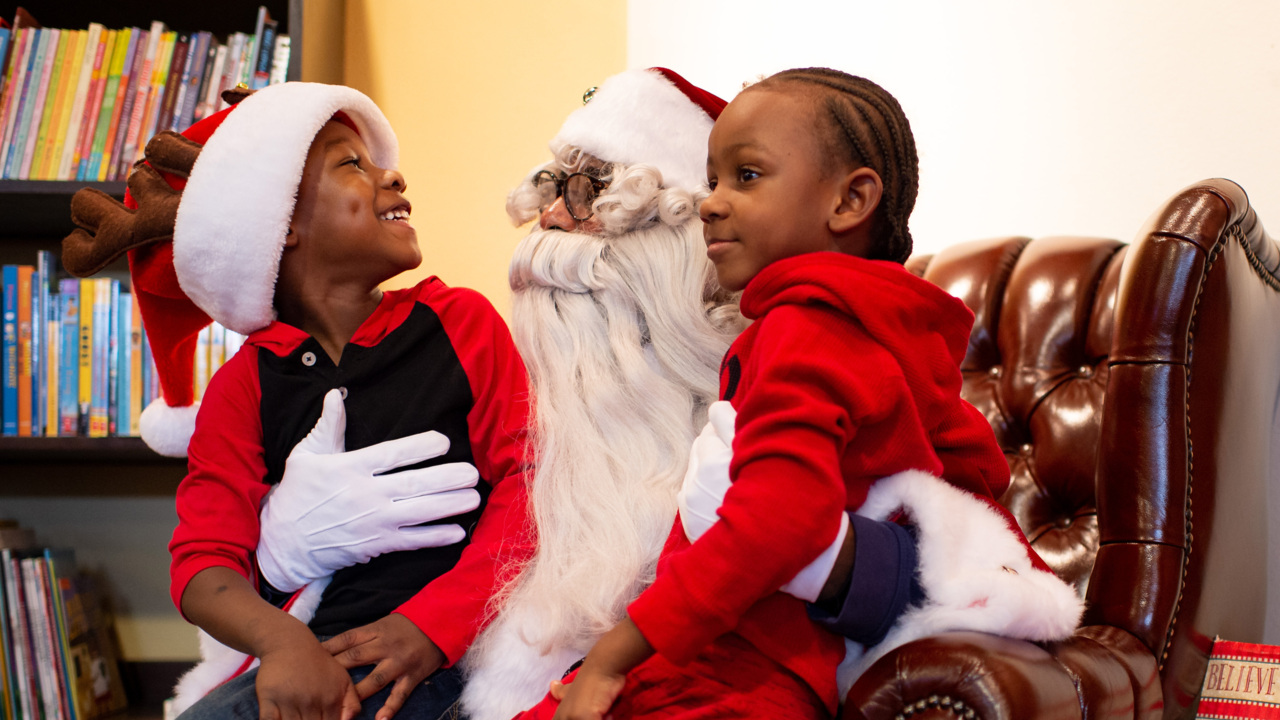 See the Christmas joy spread with ‘Black Santa’ in Oak Park