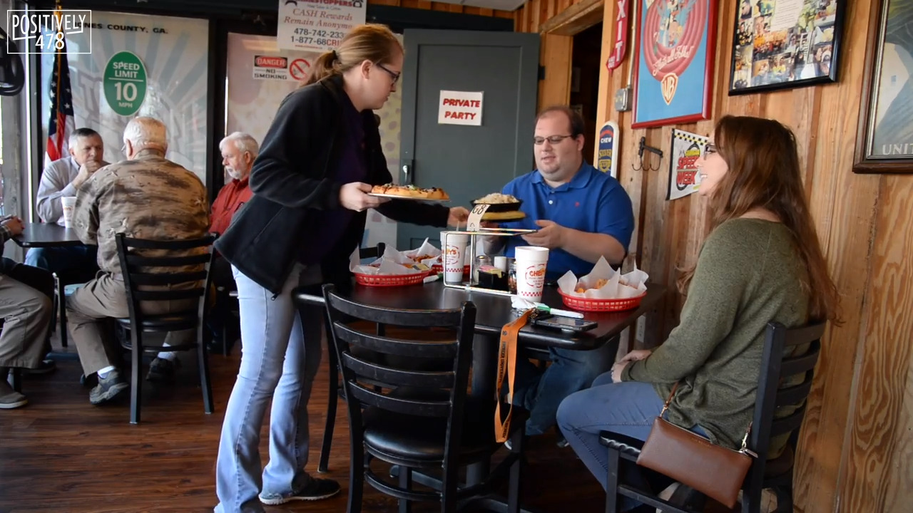This pizzeria gives you servings the ‘size of my face’