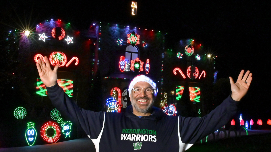 HOA looks to darken Christmas lights display at Waxhaw man's home