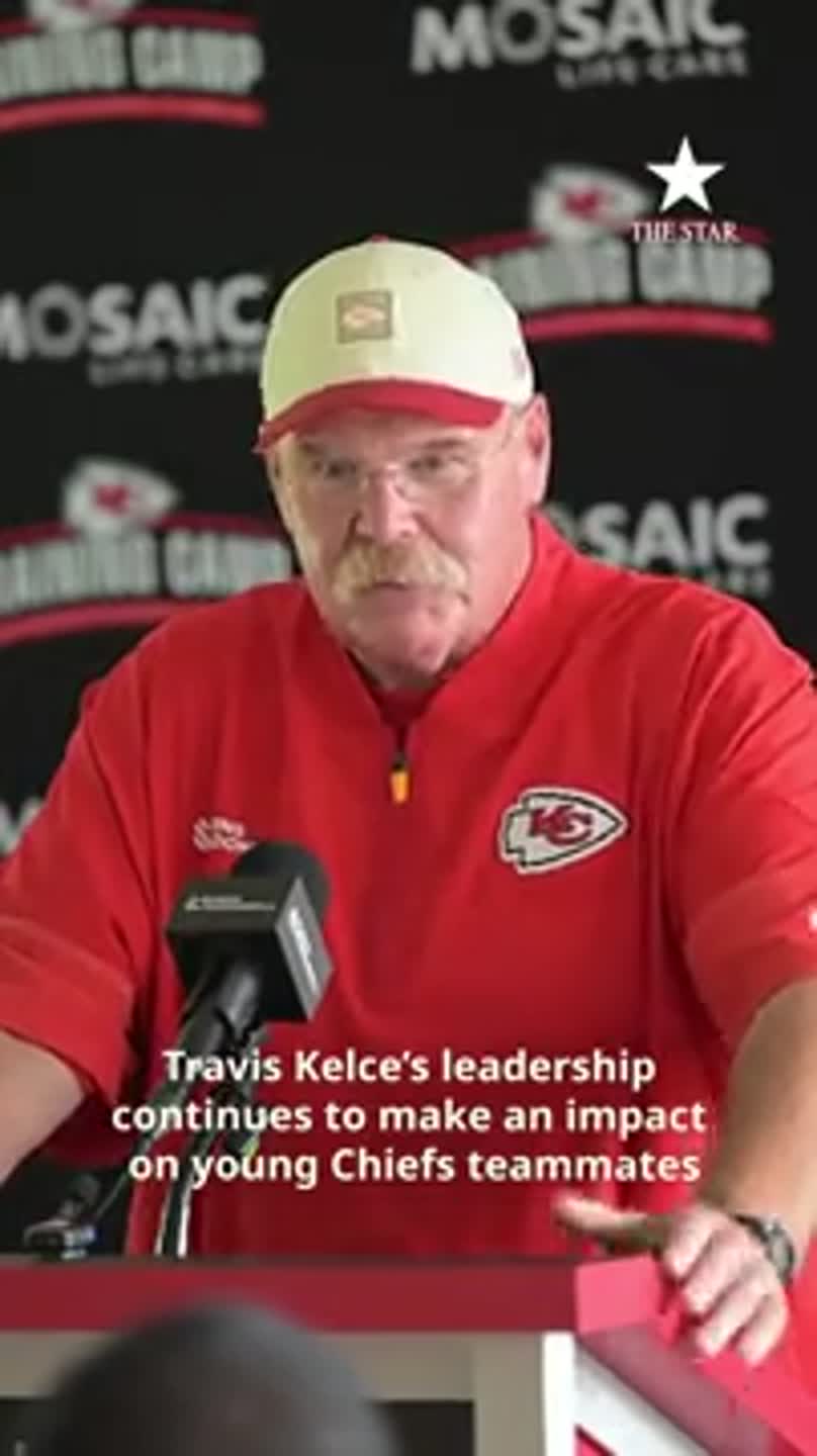 How Travis Kelce is leading rookie players through training camp