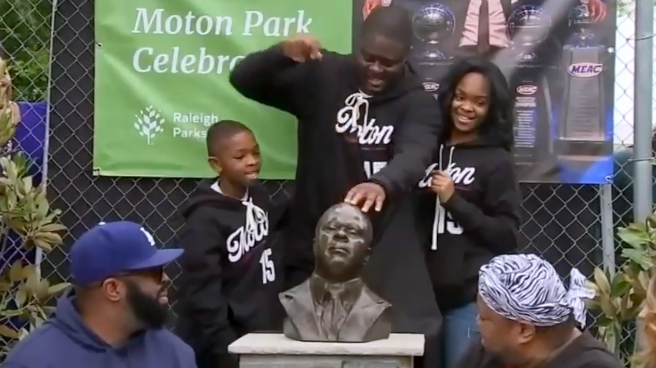 Hundreds celebrate renamed park honoring LeVelle Moton in Southeast Raleigh