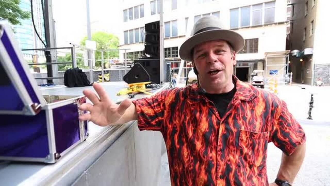 Crowds start gathering early for Main St. arts fest opening