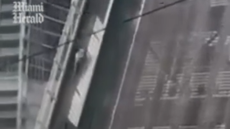 Woman who fell from Brickell Avenue Bridge sat there for 20 minutes before she fell: cops