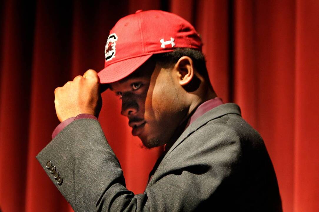 Aaron Sterling signs with South Carolina