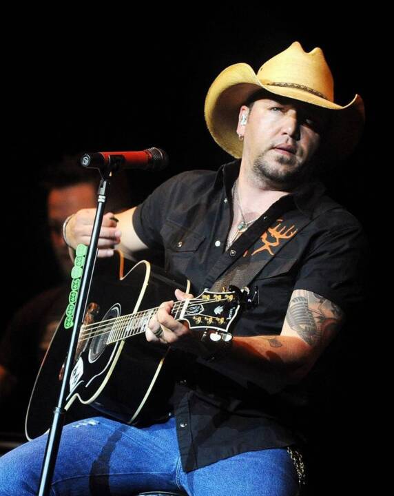 Jason Aldean performs 'Just Gettin' Started' in Macon