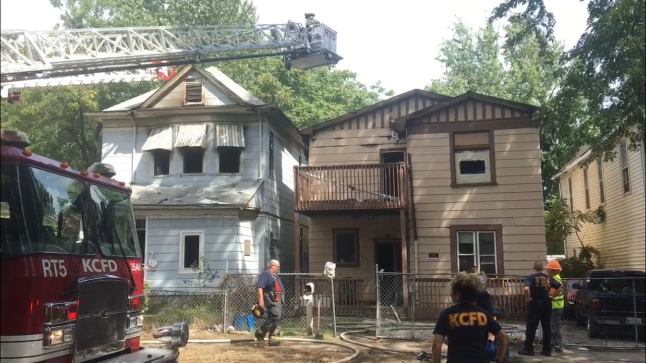 Kansas City firefighters battle house fire in Indiana Avenue (Video ...