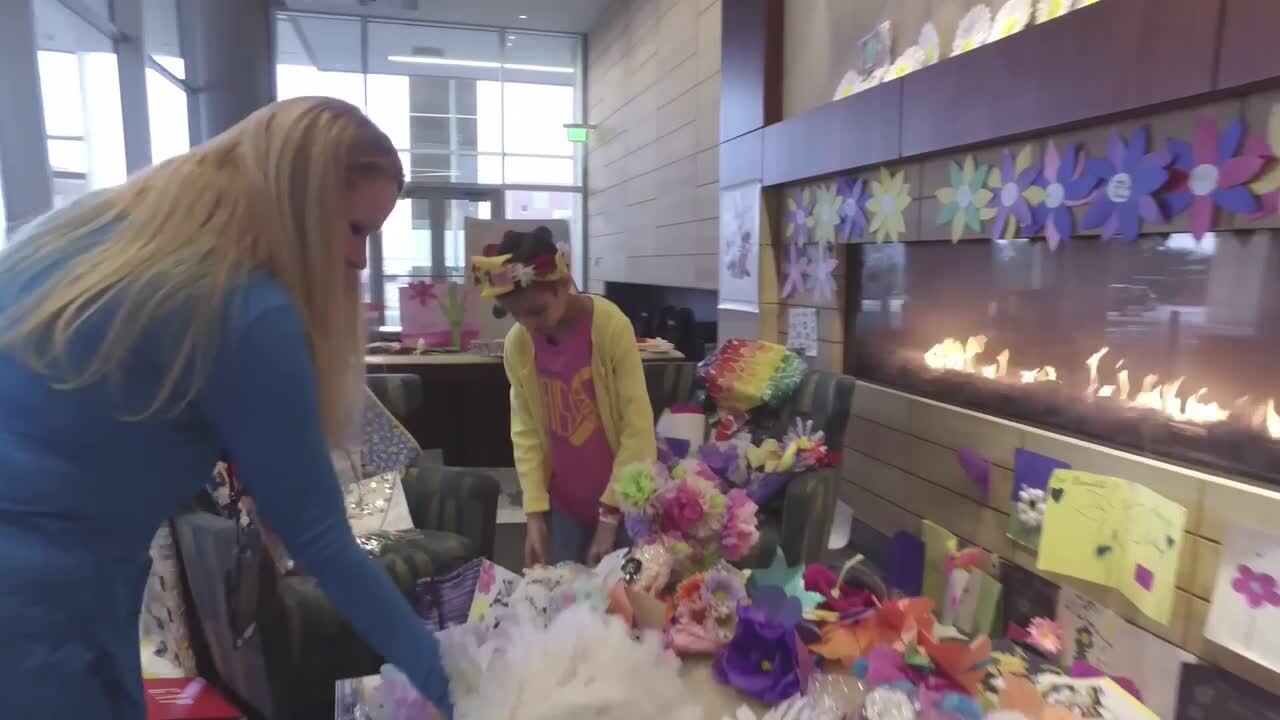 A breast cancer survivor collects hundreds of flowers for a child cancer patient