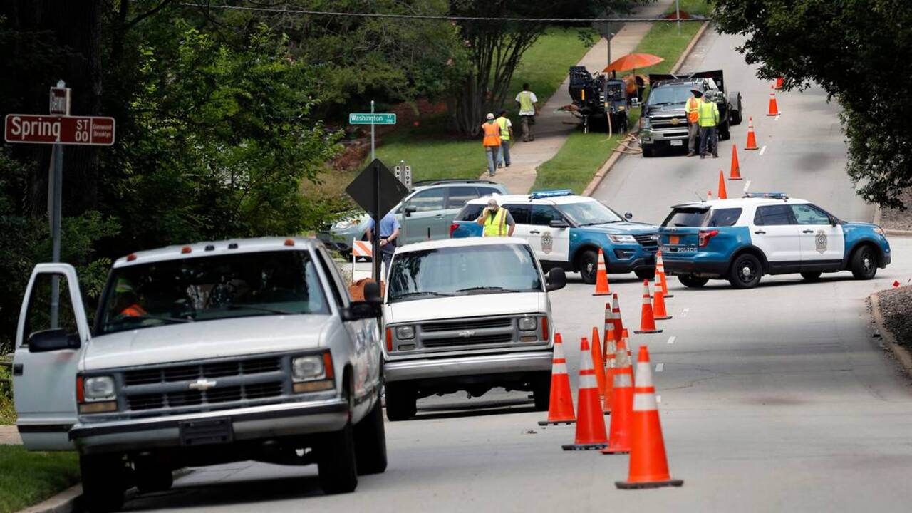 Gas leak under Glenwood Avenue north of downtown closes several blocks