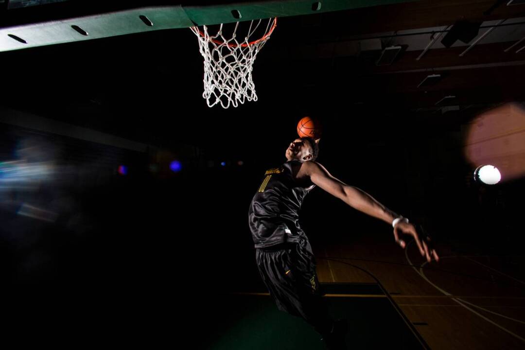 Tacoma to Pac-12: Foss’ Roberto Gittens signs to play basketball at Washington State